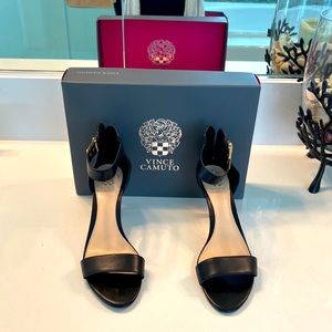 Vince Camuto, silk, leather, size 9 1/2